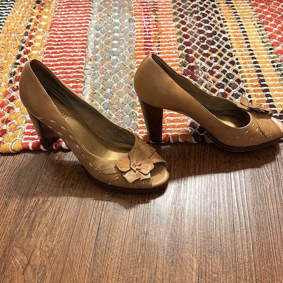 Seychelles Nude colored Leather USA size 10 heels - Picture 2 of 5